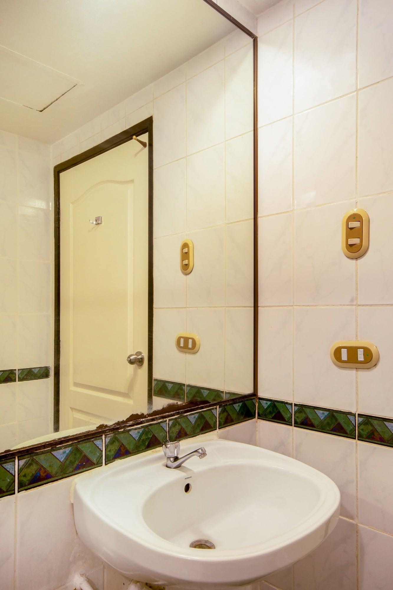 OYO 227 Palladium Suites Hotel Cebu Esterno foto