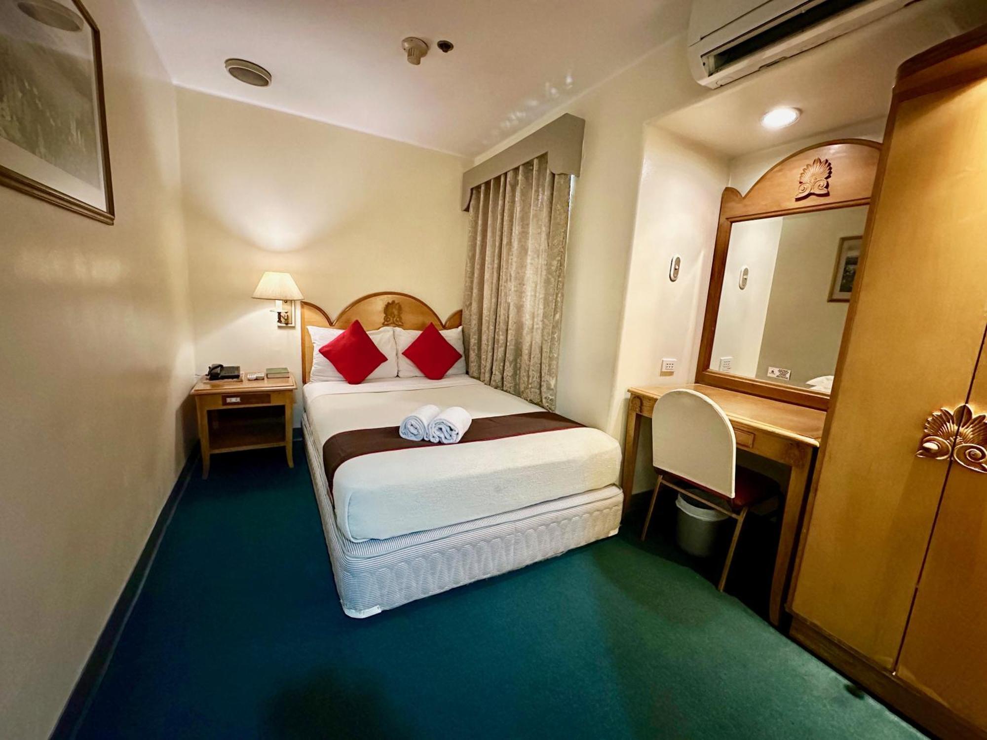 OYO 227 Palladium Suites Hotel Cebu Esterno foto