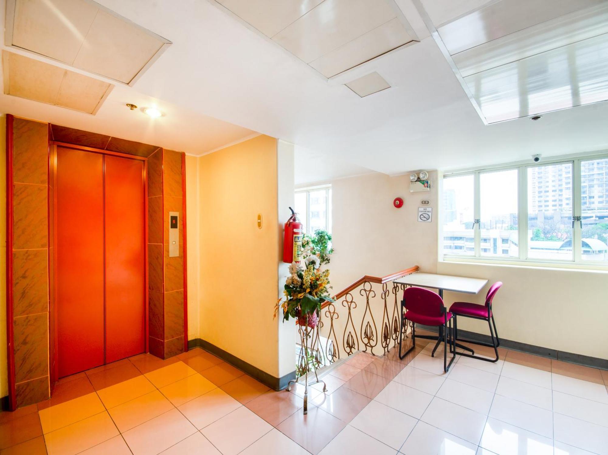 OYO 227 Palladium Suites Hotel Cebu Esterno foto